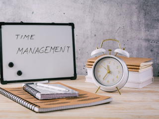 Wie organisiere ich mich als Selbständige*r besser? 7 Tipps für weniger Stress und mehr Zeit